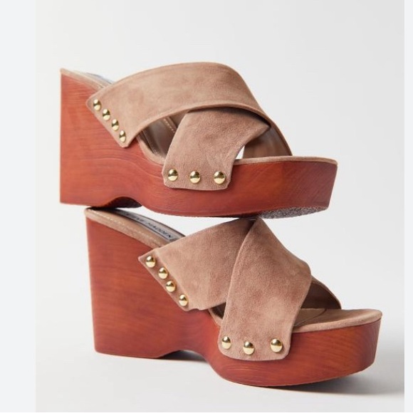 Steve Madden Shoes - Elegant NWOT Steve Madden suede wedge sandals size 8